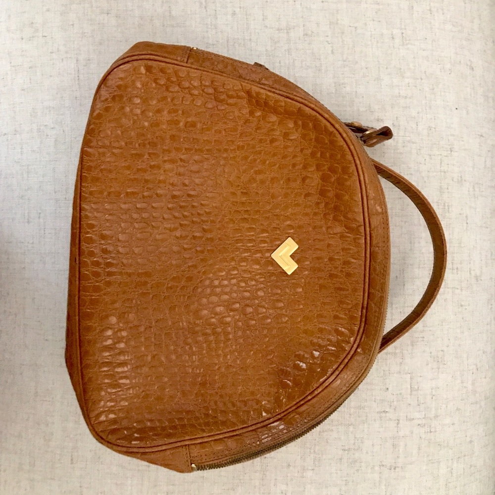 Carmel brown, textured Valentino tote.